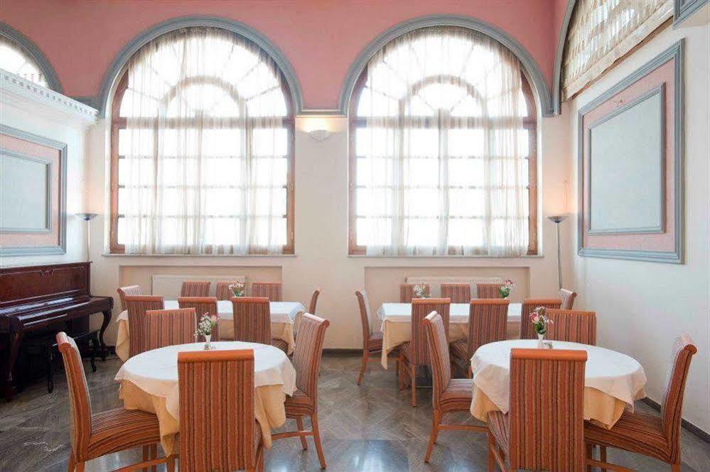 Karalis Hotel
